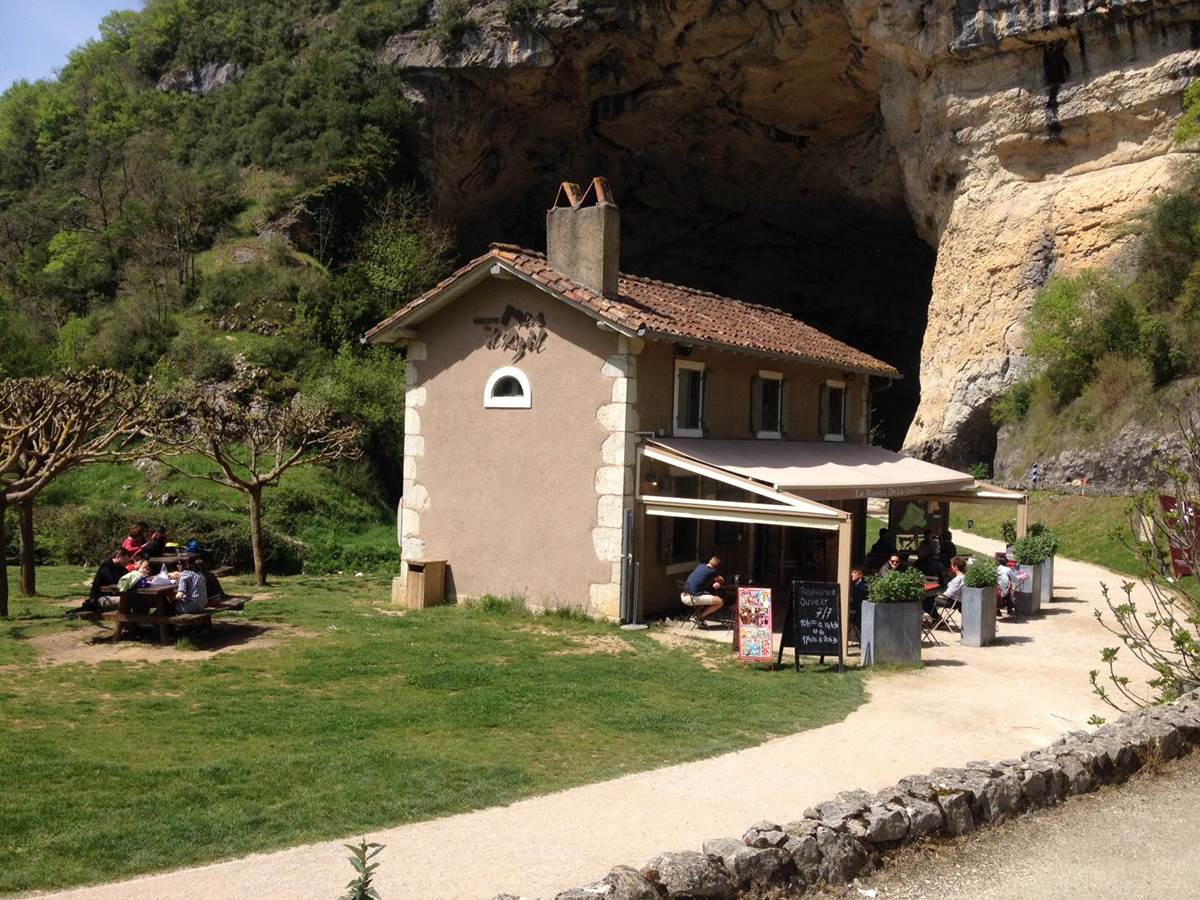 La maison de la grotte