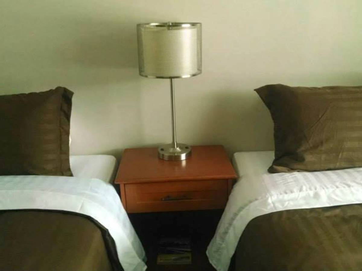 un lit double et un lit simple