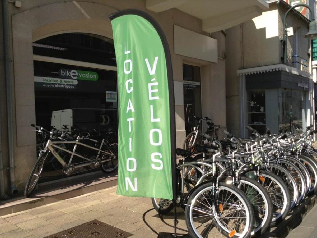 L'extérieur du magasin, toujours des vélos dehors !