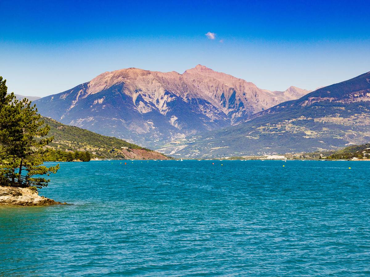 Embrun et le lac de Serre-Ponçon
