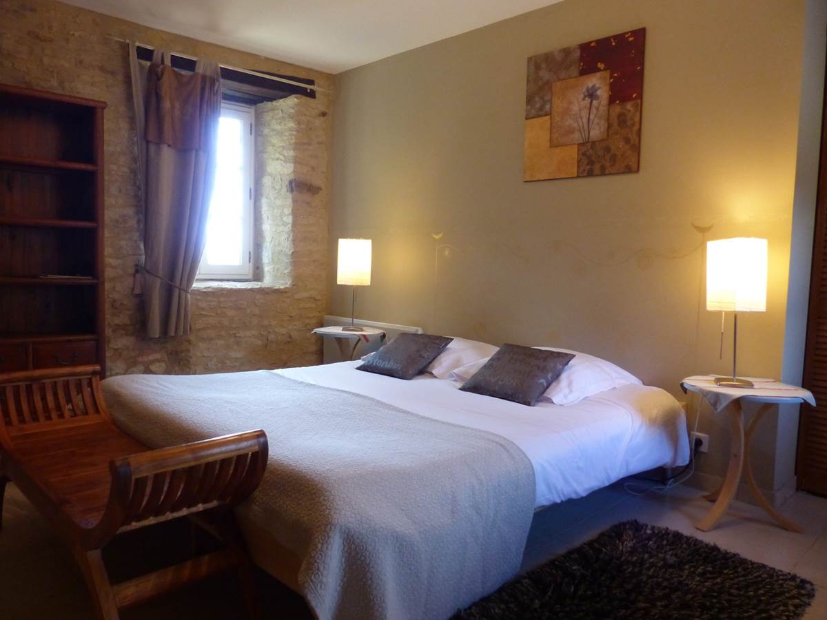 Chambre ocre