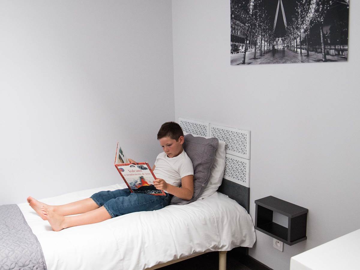 Chambre enfant avec literie en 90x 190cm.