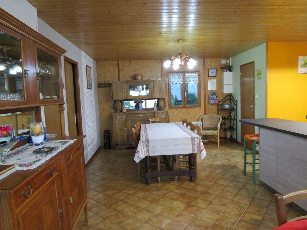 Gîte Les rosiers Arnac-La-Poste, séjoursalon