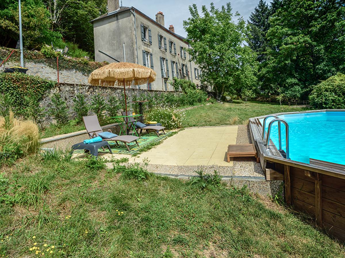 maison vue de la piscine