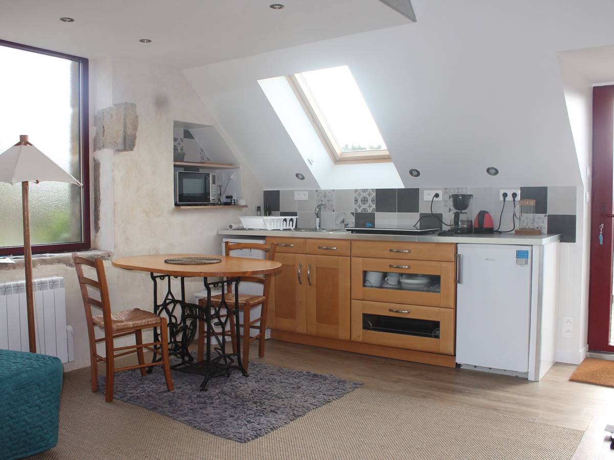 Gouelet-Ker Ouessant l'espace cuisine et la table aux repas 125 x 80