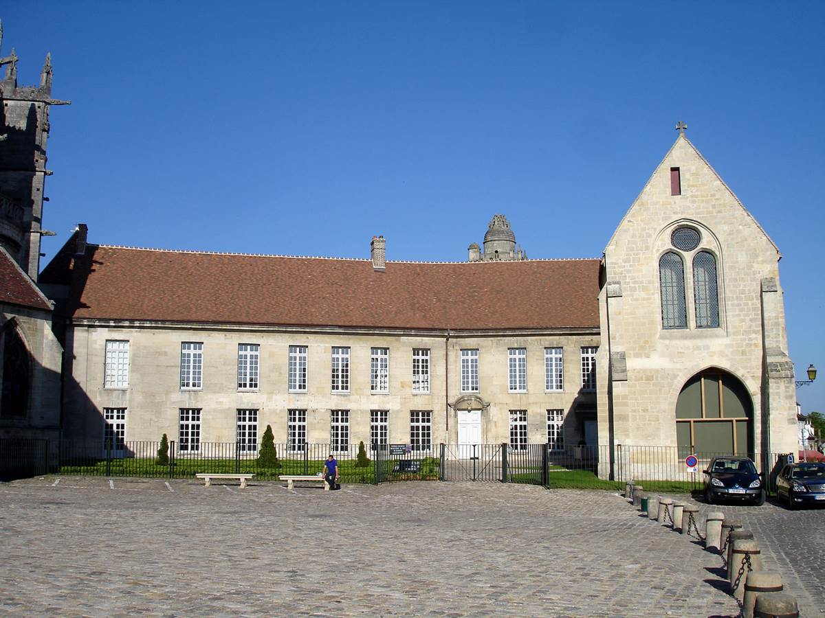 Le palais épiscopal à Senlis, Oise, France. Il abrite le musée d'Art et d'Archéologie.