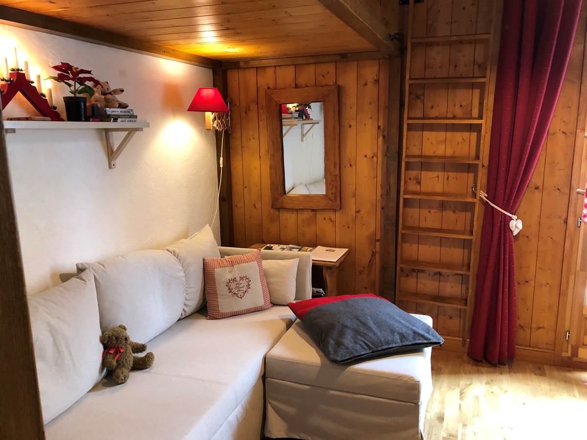 salon avec mezzanine supérieure