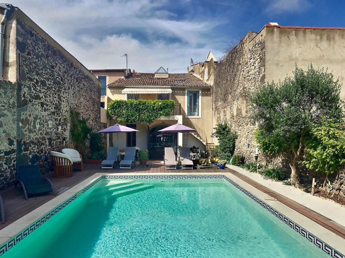 pool of the little hotel La Casa Occitane