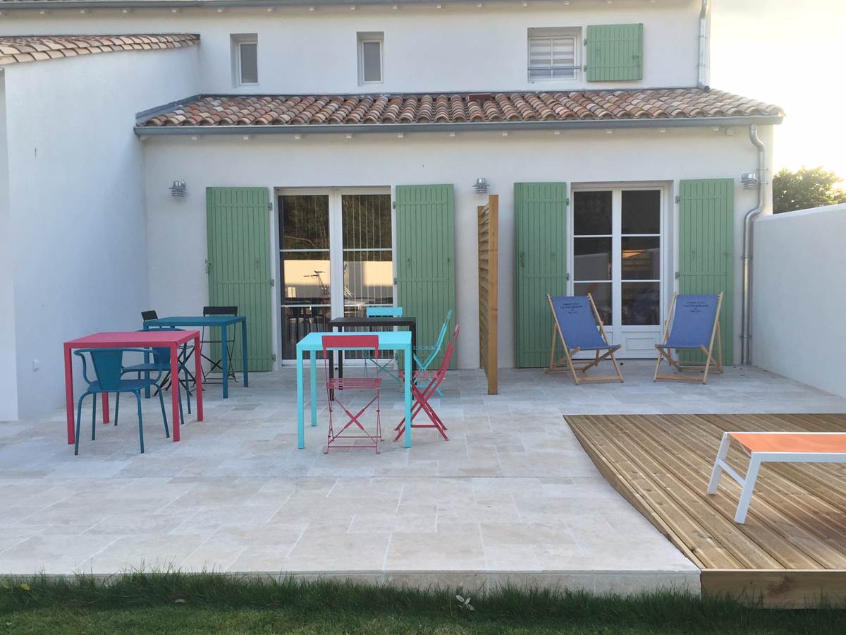 Vue-terrasse-cote-jardin-ile-de-re