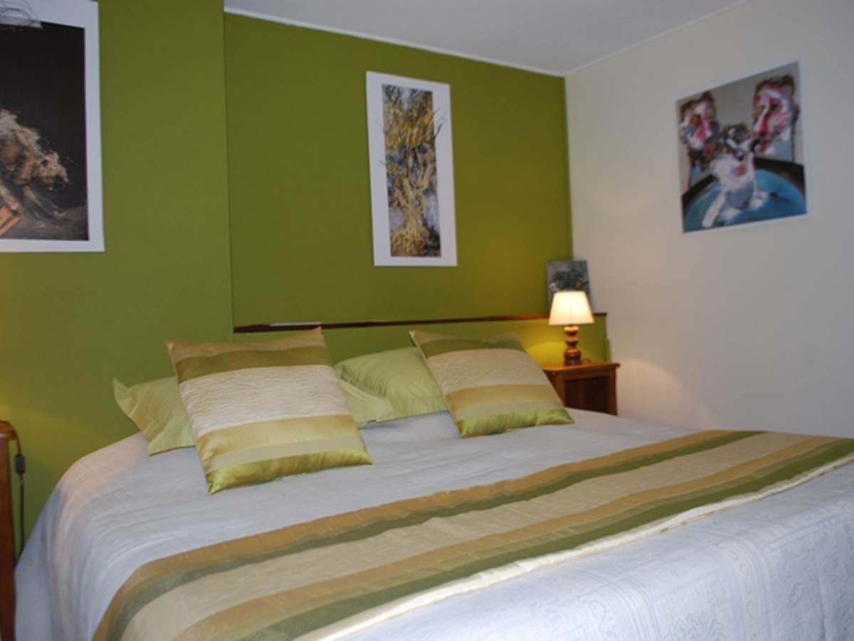 Chambre Paul Rebeyrolle chambre double lit de 1,80m x 2,00m au Ranch des Lacs