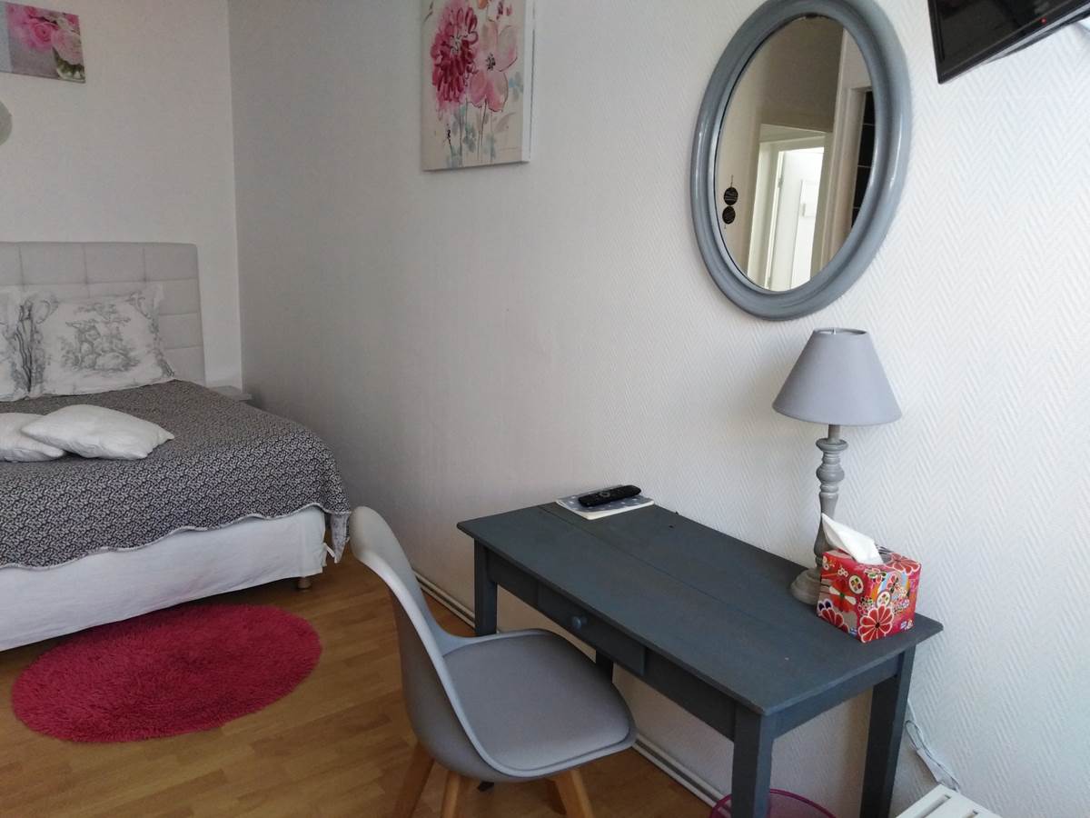 chambre IDA 2 personnes lits queen size maison ADALIIE