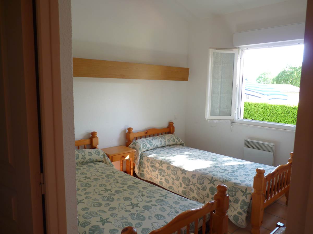 CHAMBRE 2 LITS SIMPLES