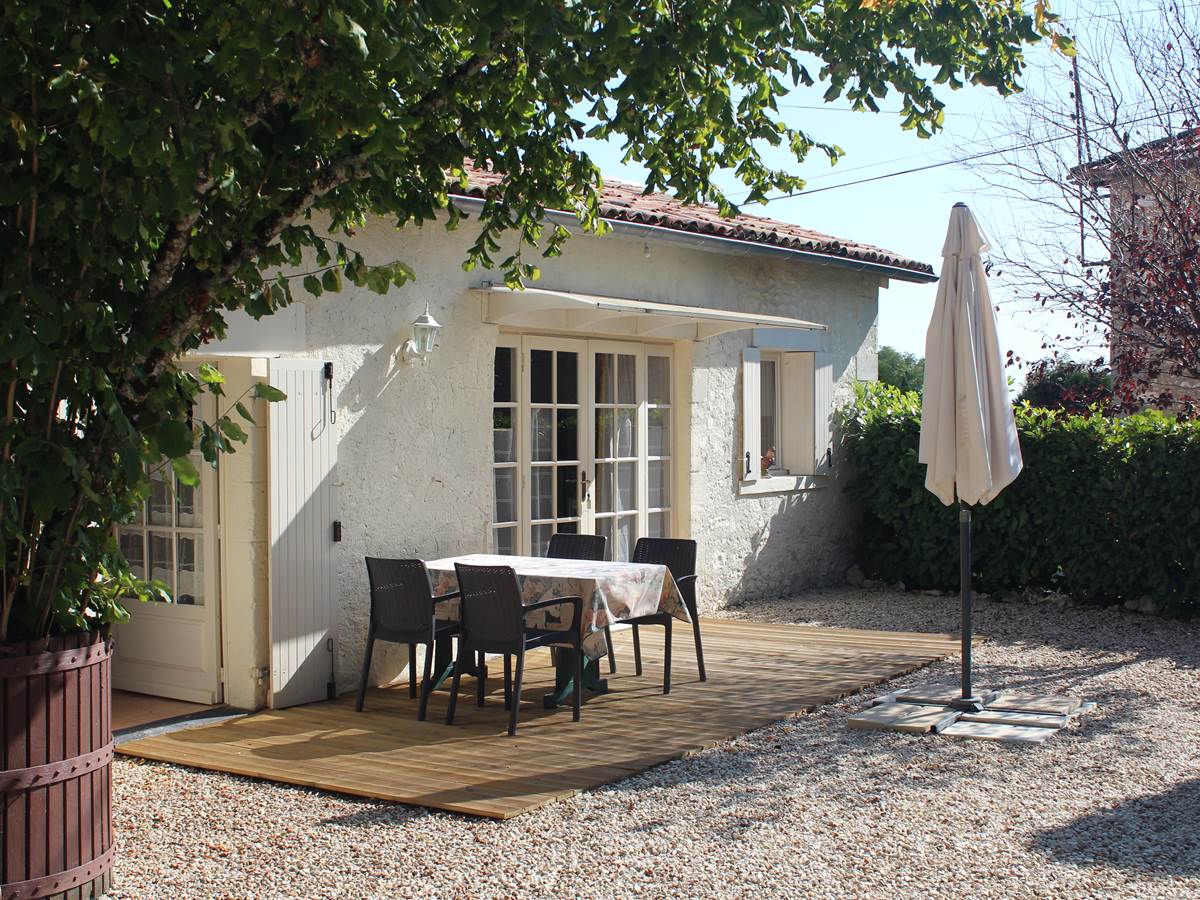 La Tulipe terrasse et porte d'entrée