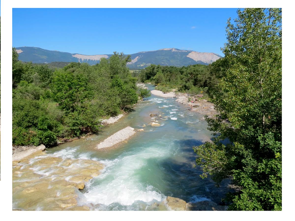 Rivière Drôme à 500 mètres du camping les ecureuils