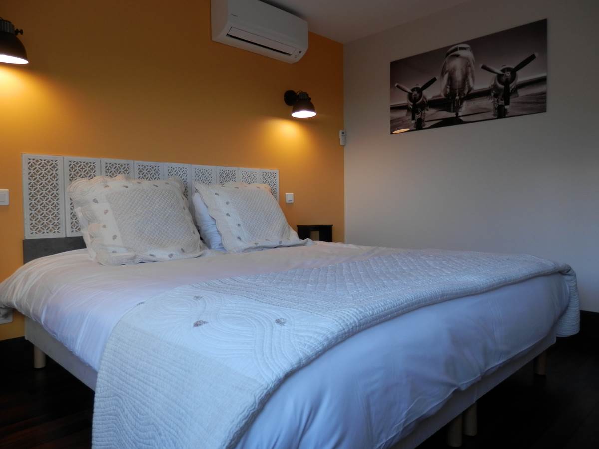 Literie king size avec matelas à ressorts multispires 180 x 200 cm.