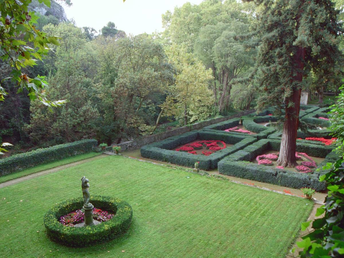 Jardin du château de la Barben
