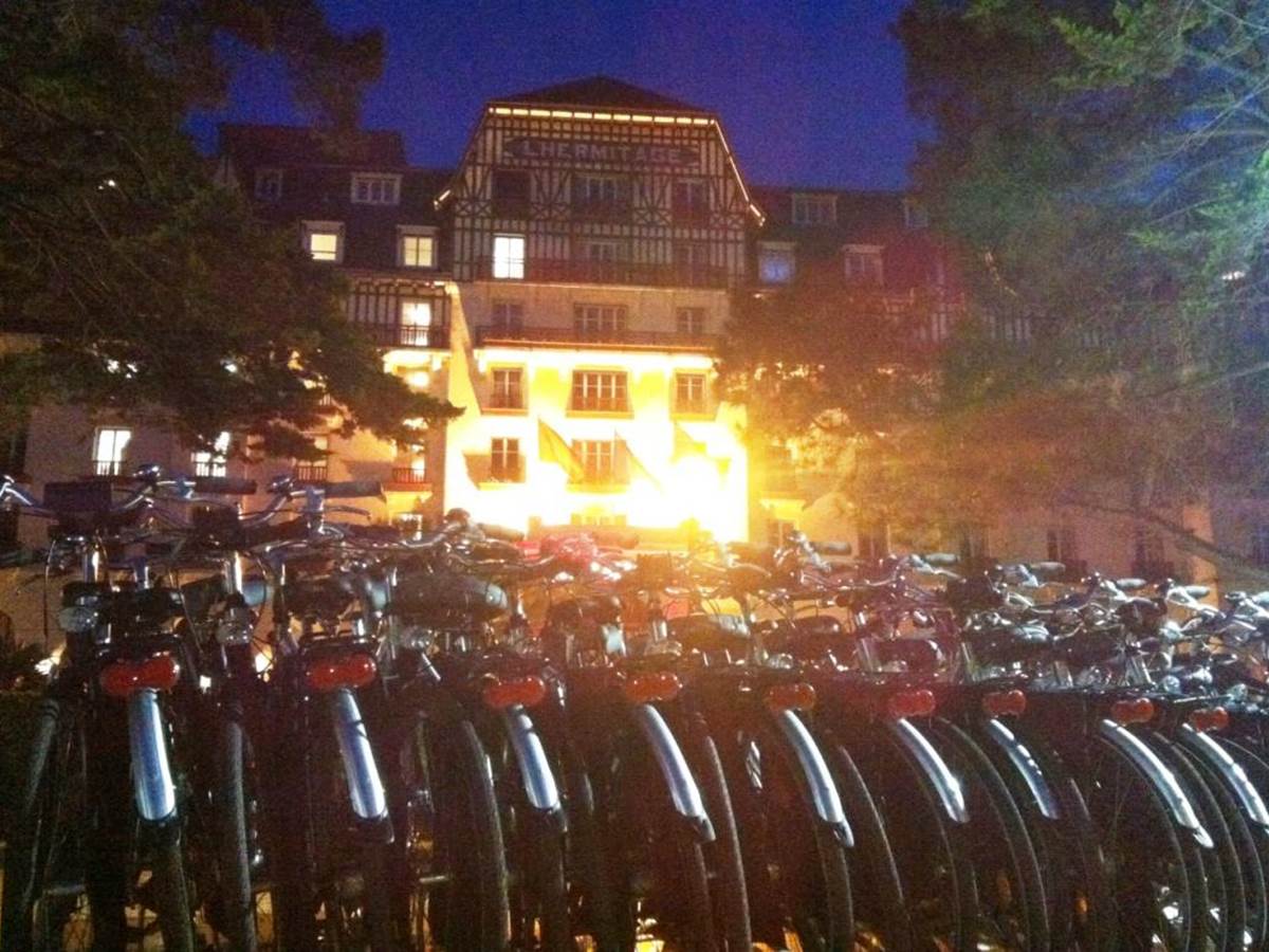 Le grand hotel de l'Hermitage la nuit !