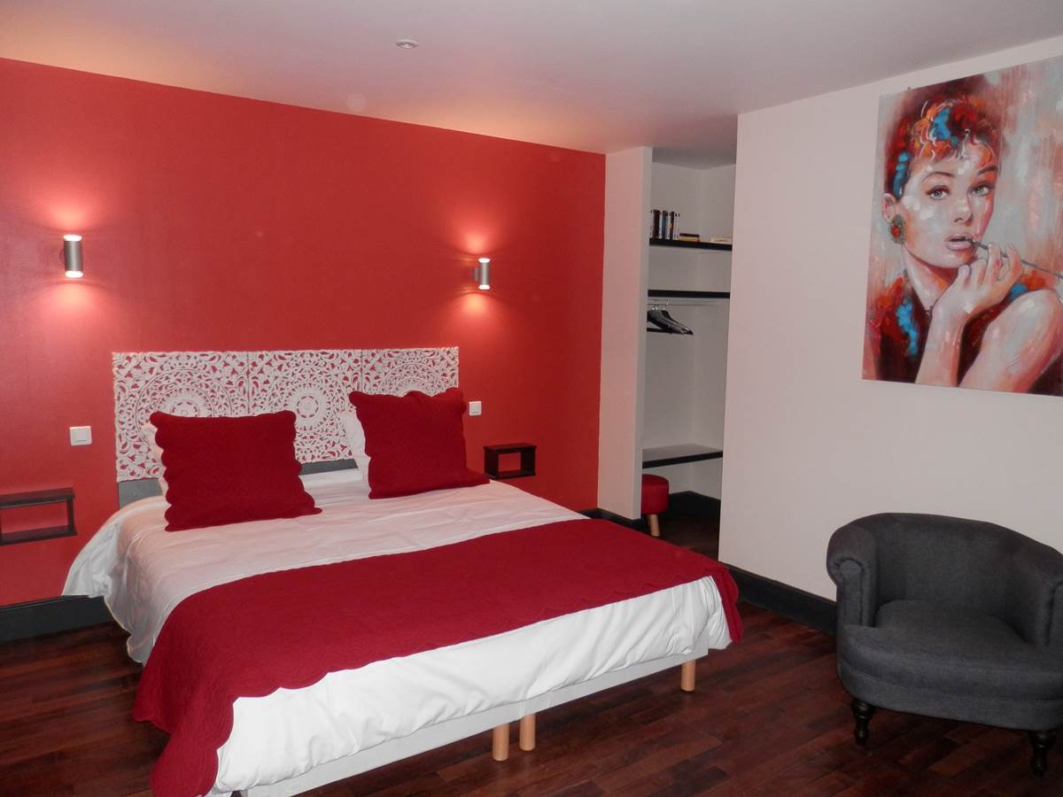 Literie king size avec matelas à ressorts multispires 180 x 200 cm.