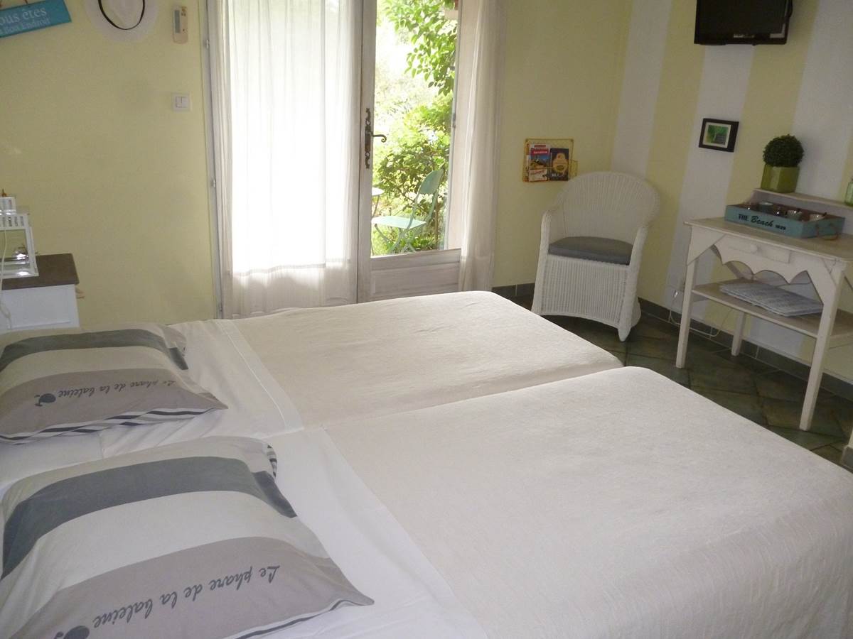 Chambre Anis avec vue sur le jardin