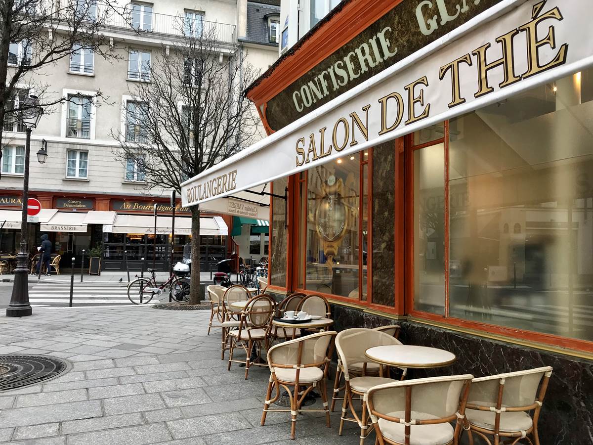 Rue François Miron in Le Marais district