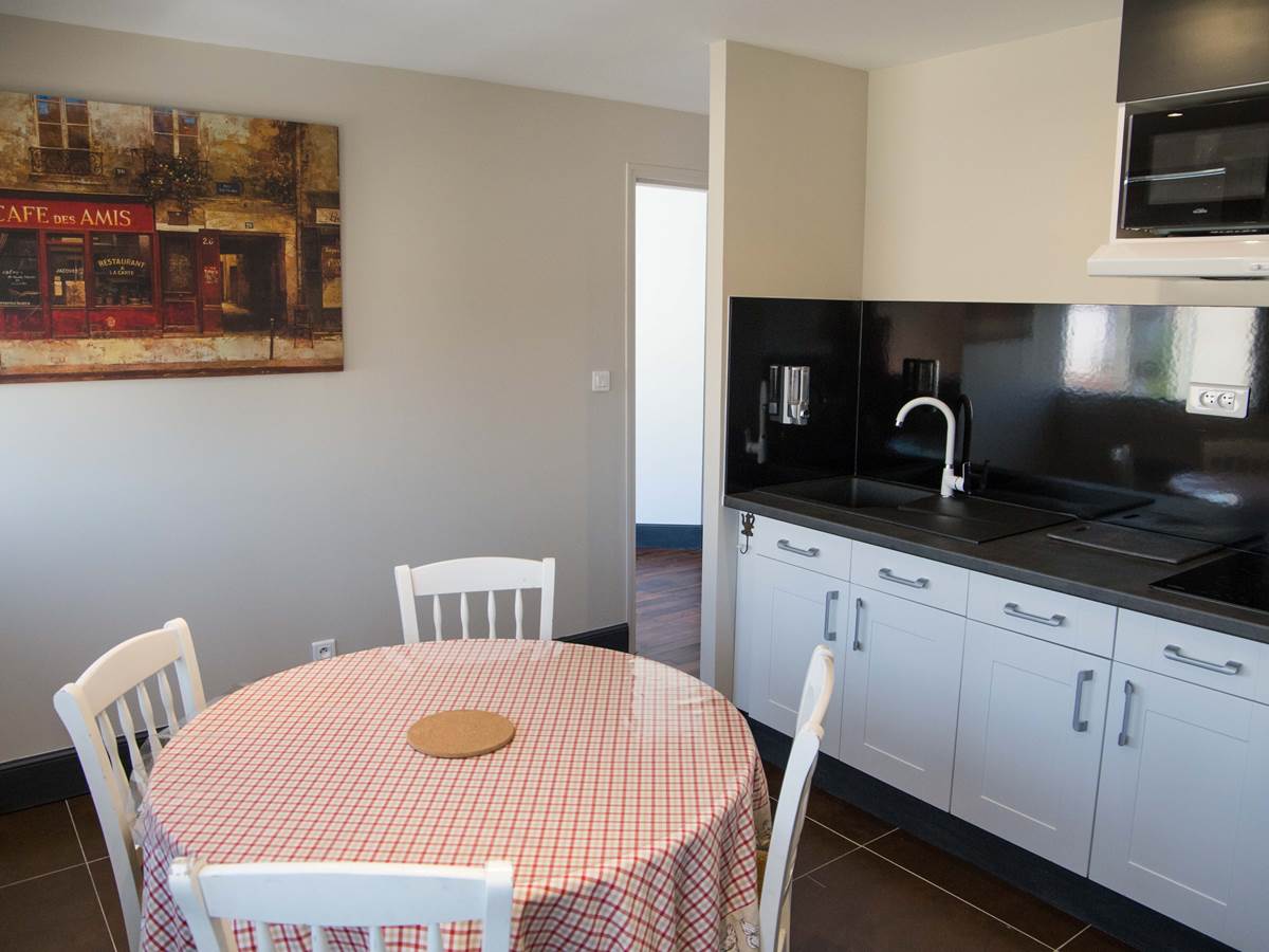 Cuisine indépendante équipée du logement familial.