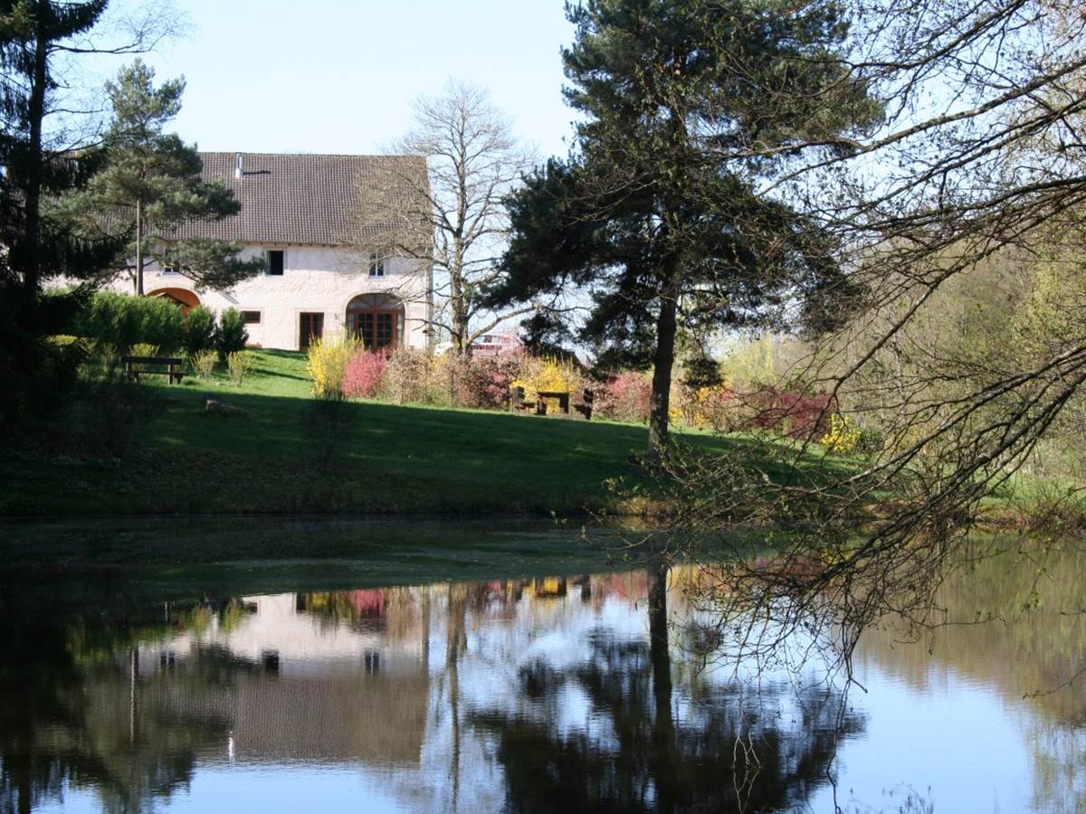 La demeure, le jardin d'agrément, le plan d'eau La Landre