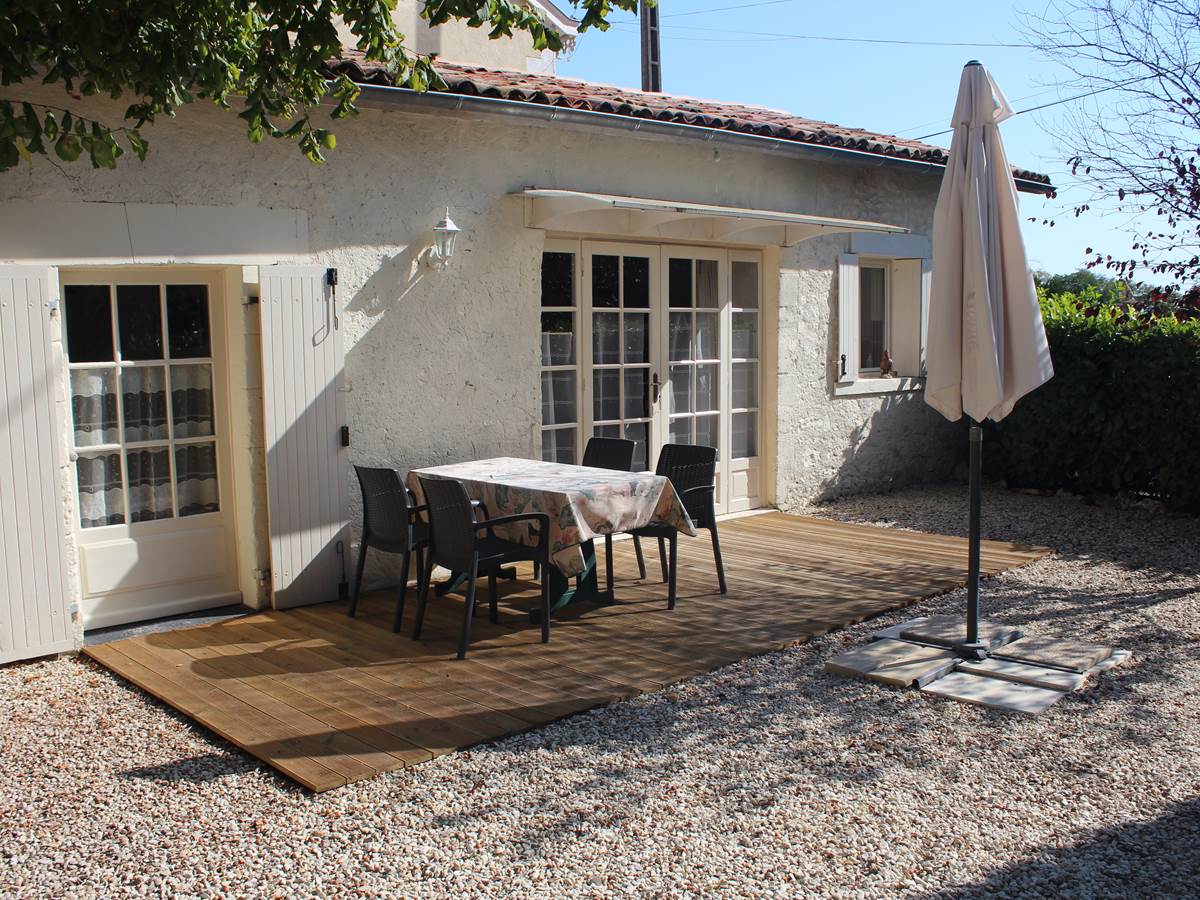 La Tulipe terrasse, portes du salon et la chambre