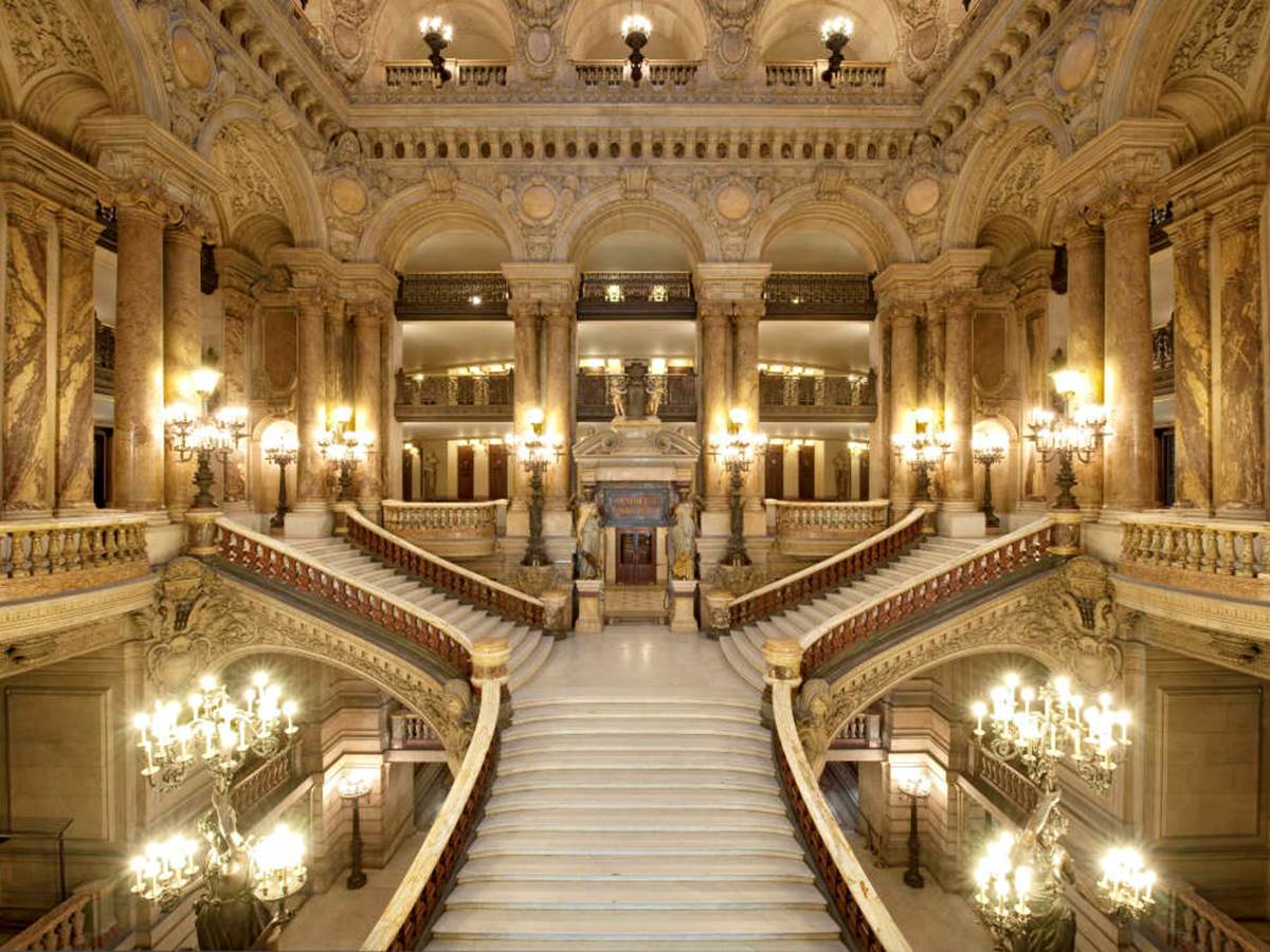 The famous marble staircase...