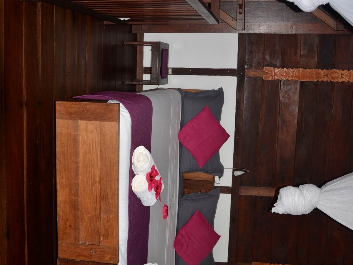Chambre double avec lit bébé