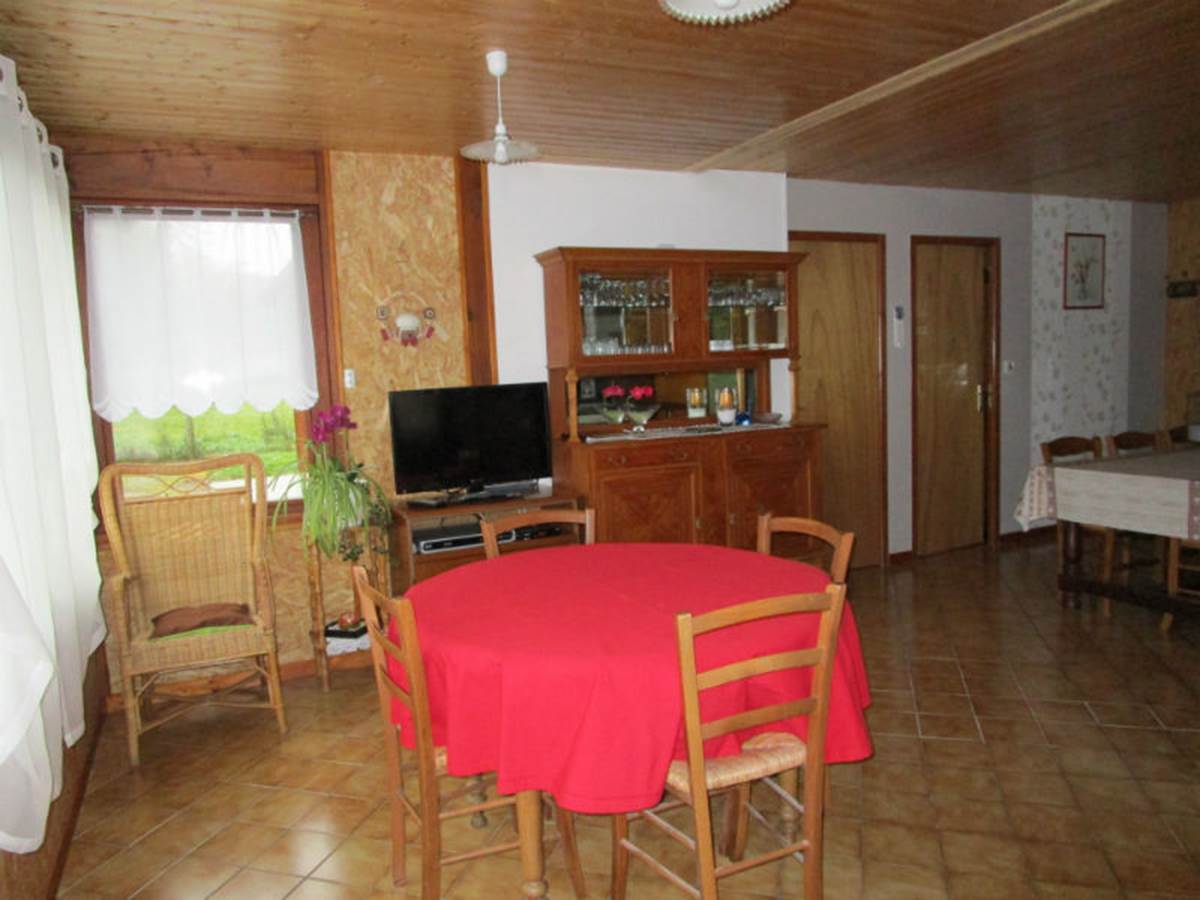 Gîte Les rosiers Arnac-La-Poste, séjoursalon