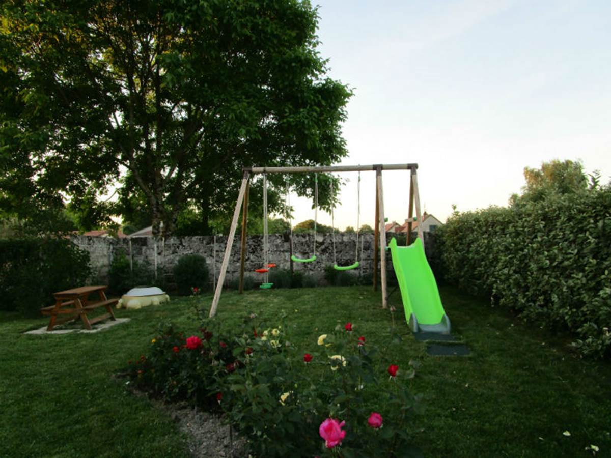 Gîte Les rosiers Arnac-La-Poste, espace enfants