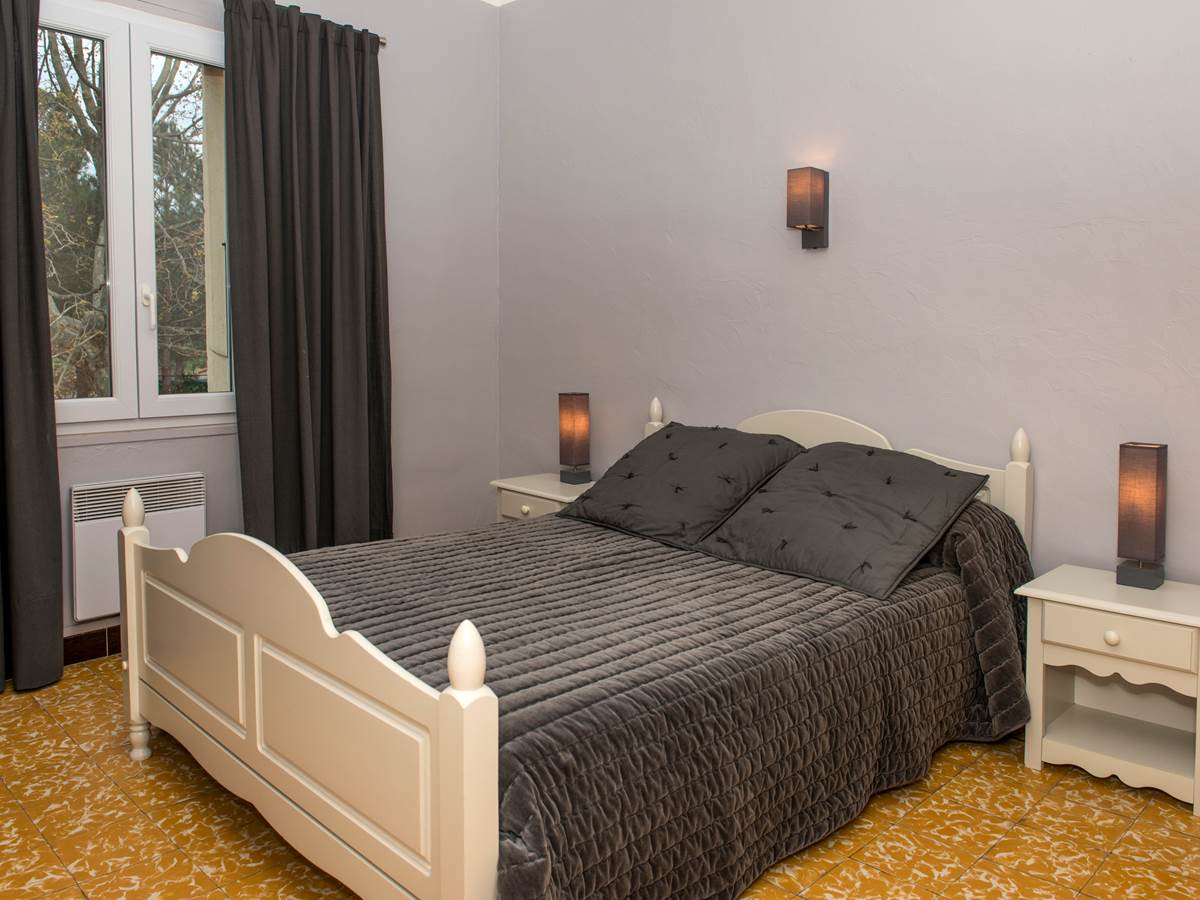 Chambre un lit en 140 cm