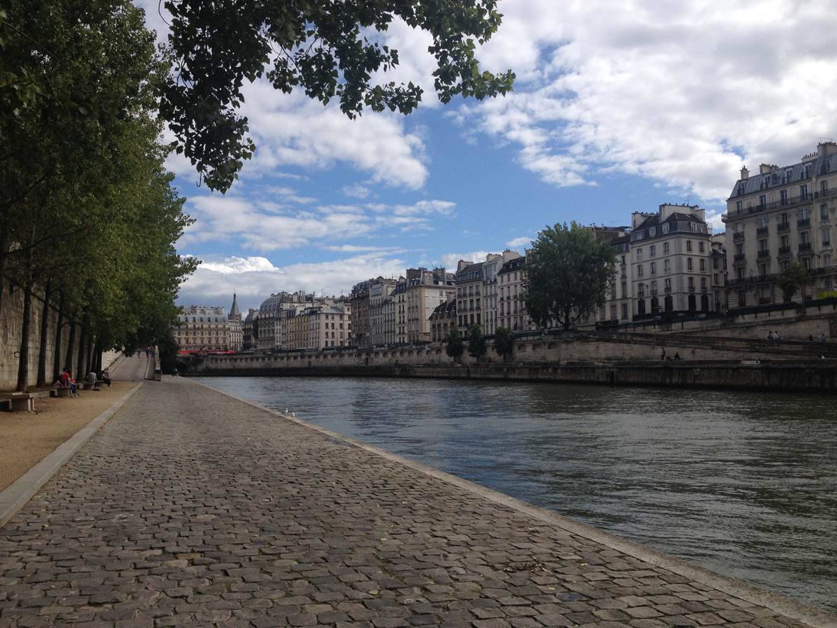 Strolling along the riverbank as in the movie Midnight in Paris...