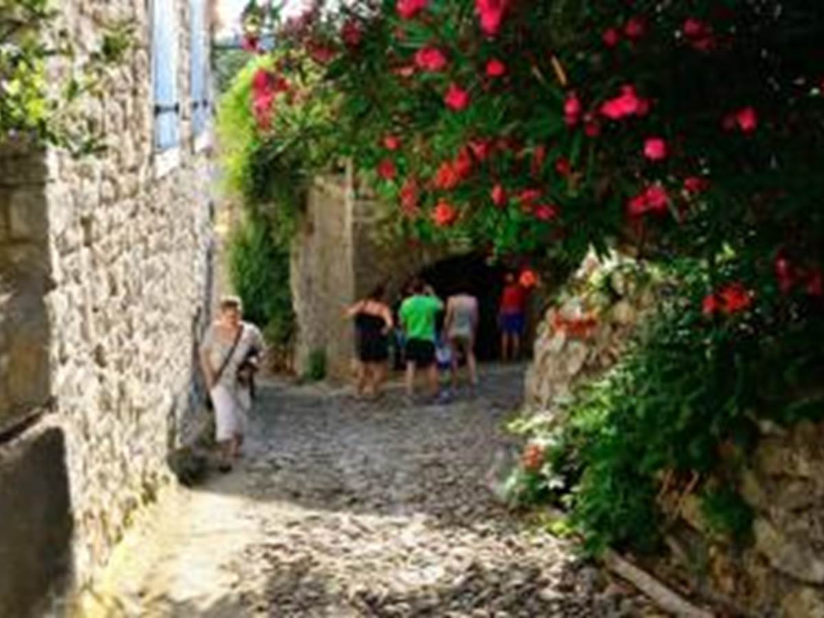 Balazuc, village de caractère au-dessus de l'Ardèche