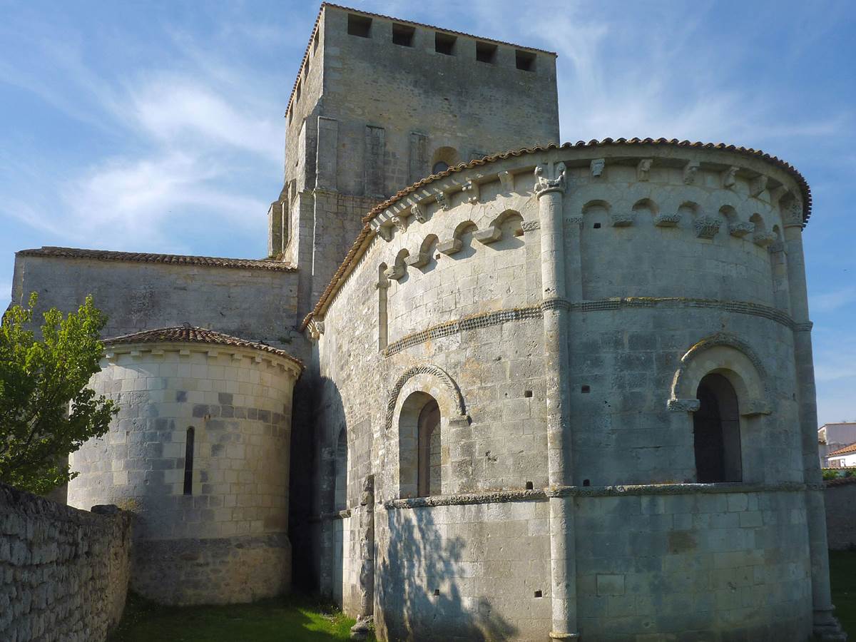 Eglise Saint-Pierre vue arrière - Mornac sur Seudre