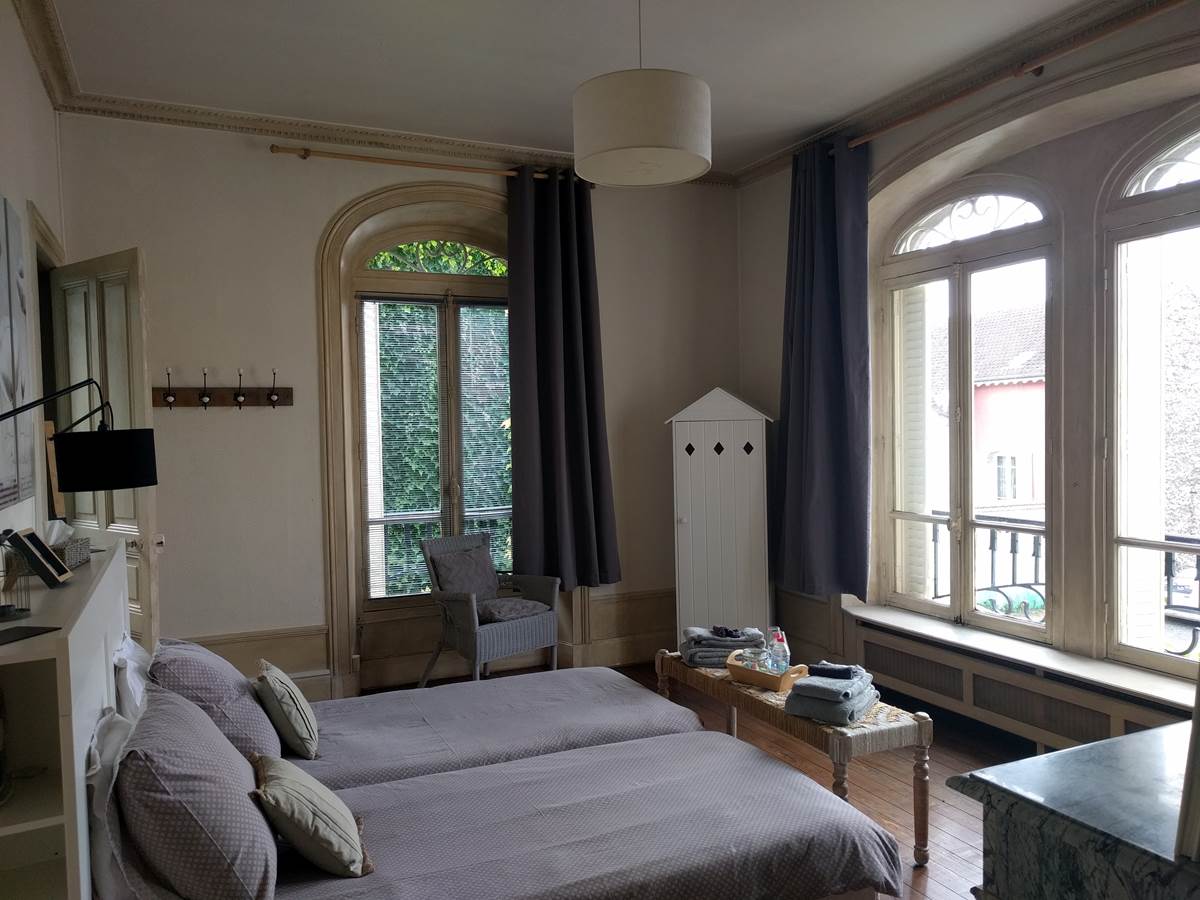 B&B La Poterne - Chambre d'hôtes Minérale à Epernay