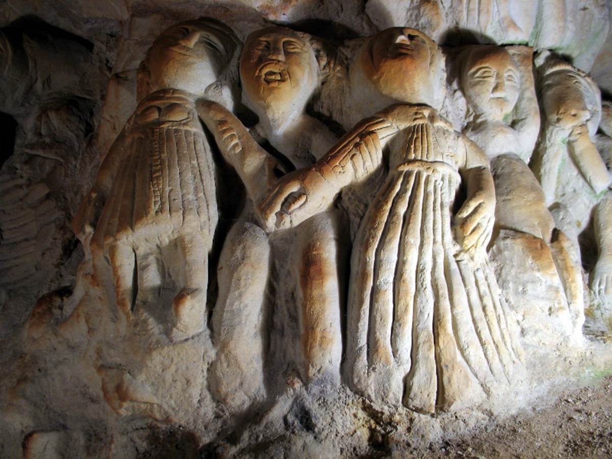 caverne sculptée