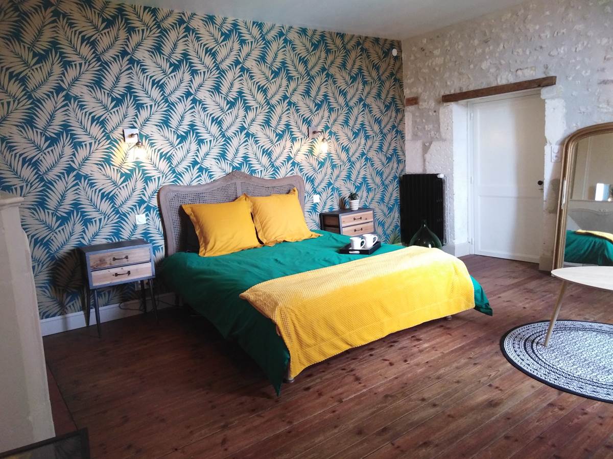 Suite familiale avec 2 chambres, salle de bains avec vue piscine