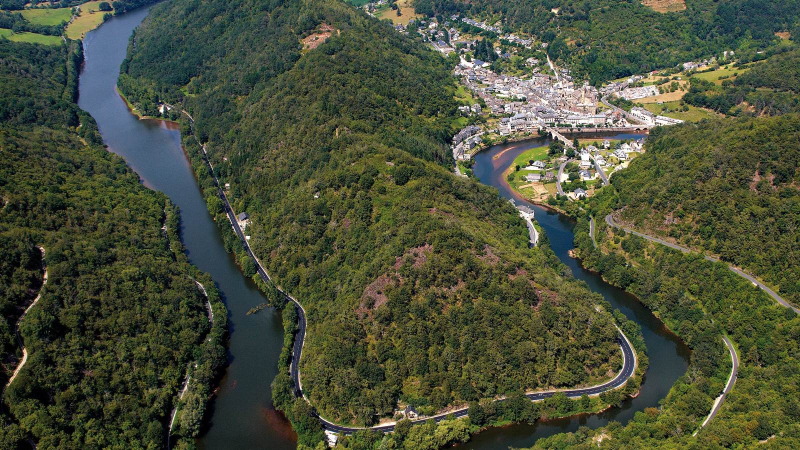 Espalion, Estaing, Entraygues-sur-Truyère, Saint-Côme-d’Olt : une brochette de villages de caractère en Aveyron au fil du Lot