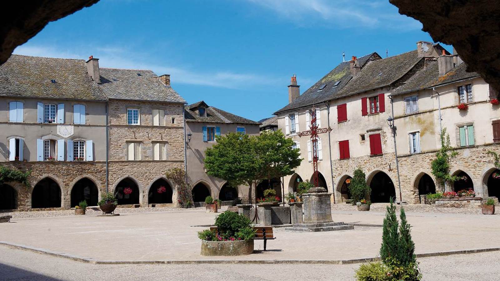 Sauveterre-de-Rouergue, bastide royale du XIIIe siècle