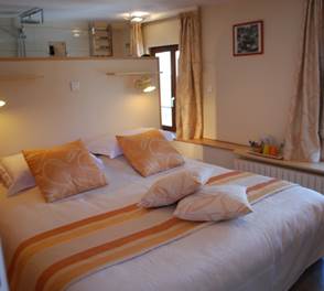 chambre Guimbelot au Ranch des Lacs lit de 1,80m x 2,00m vue sur la nature