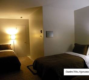 un lit double et 2 lits simples