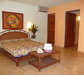 APPARTEMENT VUE MER CHAMBRE PRINCIPALE