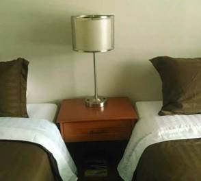 un lit double et un lit simple