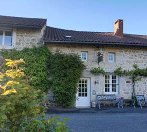 Façade de la maison principale - La Vieille Maison de Pensol