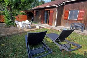 Jardin clos avec spa en dordogne