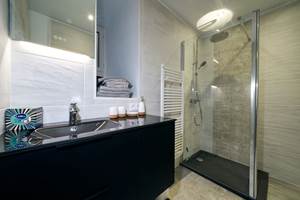 Suite Luxe, salle de douche, toilettes séparées