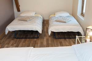 2 lits d'appoint chambre des parents suite familiale  total 6 personnes