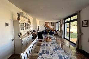 Salle à manger et coin séjour