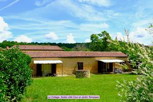 DOMAINE DU CHAMP DE L'HOSTE - chambres d'hôtes à Larzac 24170 - Dordogne - location suites côté jardin et côté cour - location maison de vacances -